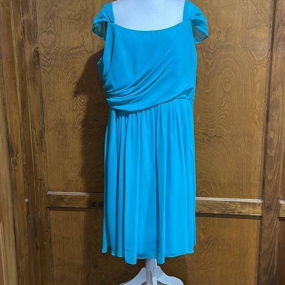 Jasmine B2 Cocktail/Bridesmaid Dress with Convertible Straps - EUC - Picture 2 of 9